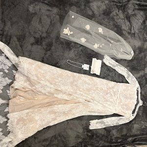 Brand new, Never Worn!!!!    Wedding dress with accessories.